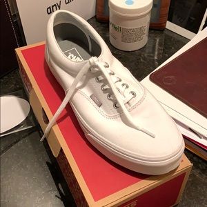 NWT Vans Era shoes
